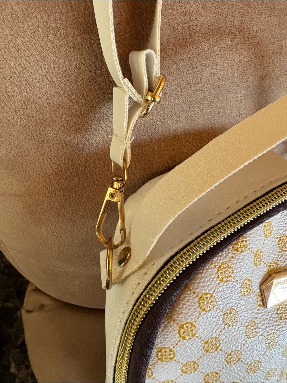 Kids NWOT White & Gold Patterned Mini Backpack Purse - Picture 4 of 7